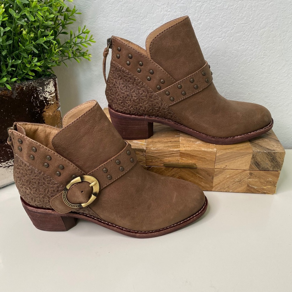 Hälsa Melania Brown‎ Studded Ankle Booties Women's Size 6M Leather